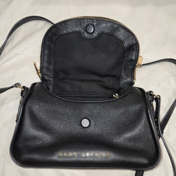 Marc Jacobs Black Crossbody Bag with Flap Closure - Picture 4 of 13